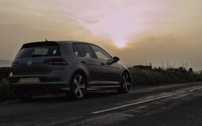 Wat als je auto schokt tijdens het rijden?