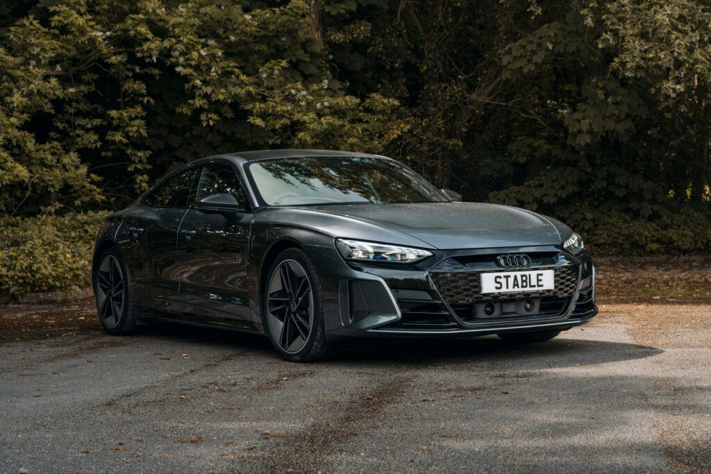 geparkeerde audi e-tron